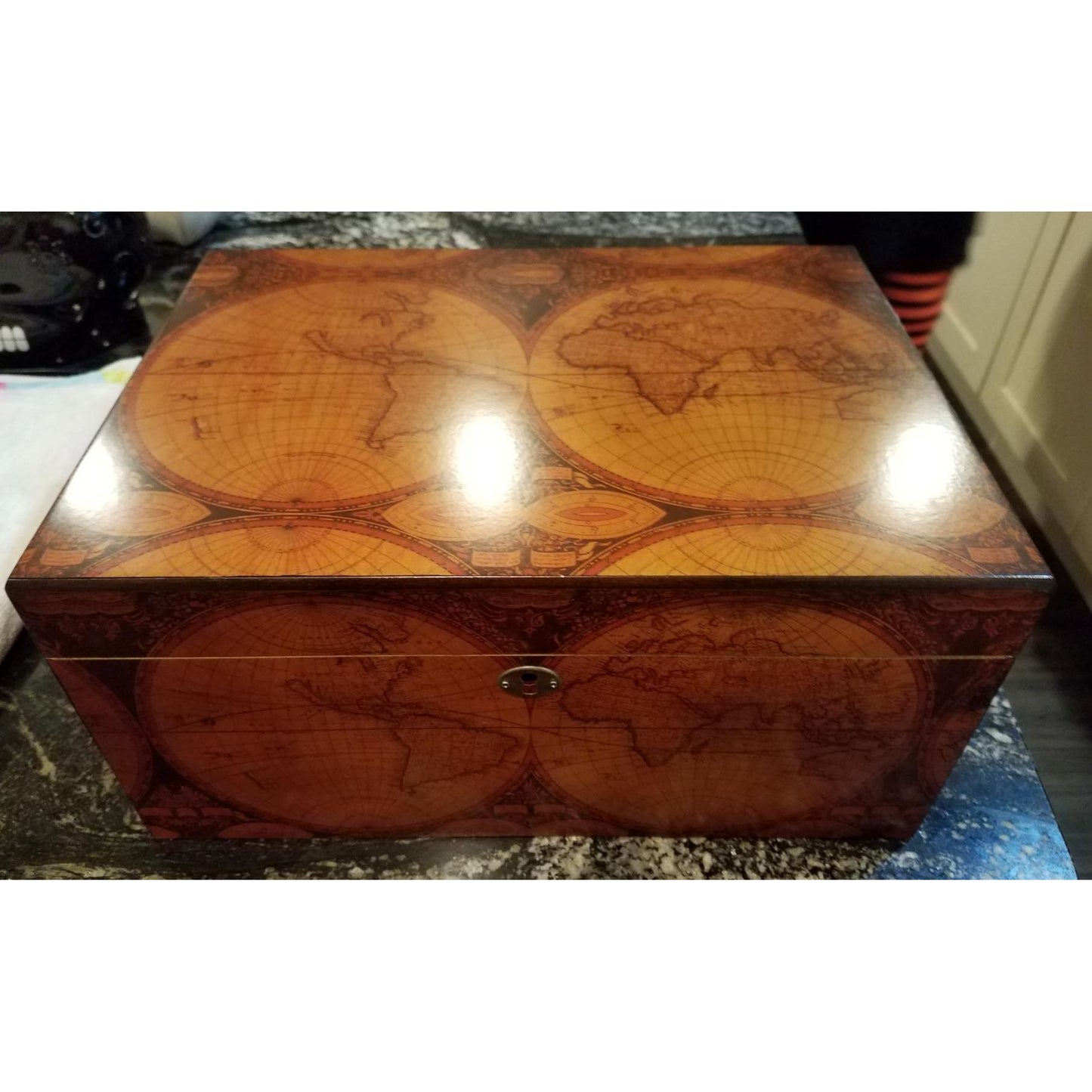 Old World Desktop Cigar Humidor | Holds 100 Cigars