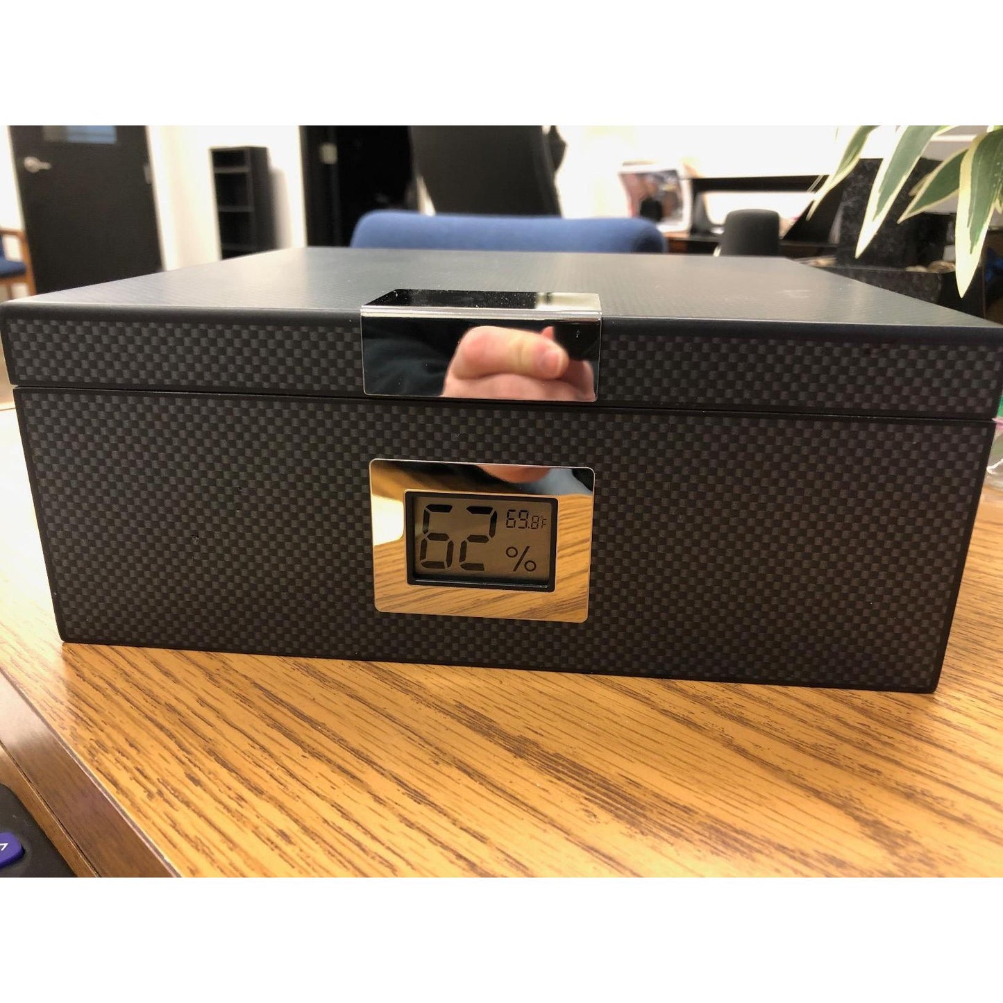 Kingston Carbon Fiber Humidor | Holds 50 Cigars