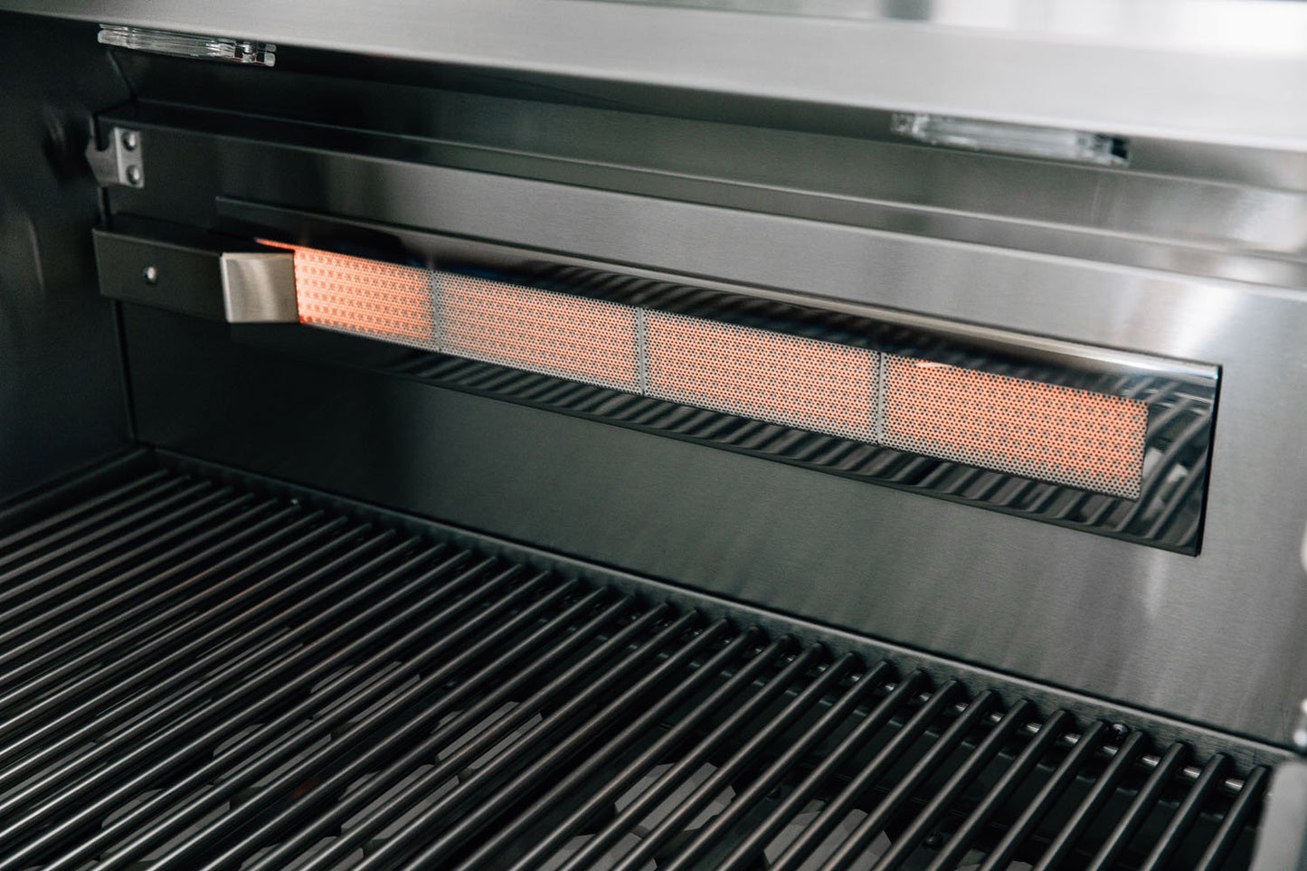 Summerset Alturi 36 inch Built-in Grill with Stainless Steel 304 Stainless Steel Main Burners & Rotisserie Back Burner ALT36T