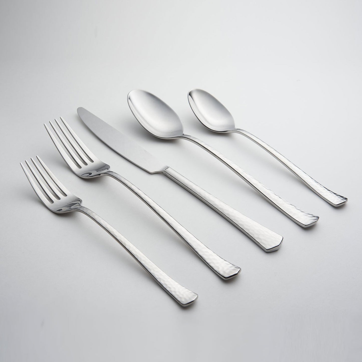 Raegan Hammered Mirror 20-Piece Flatware Set