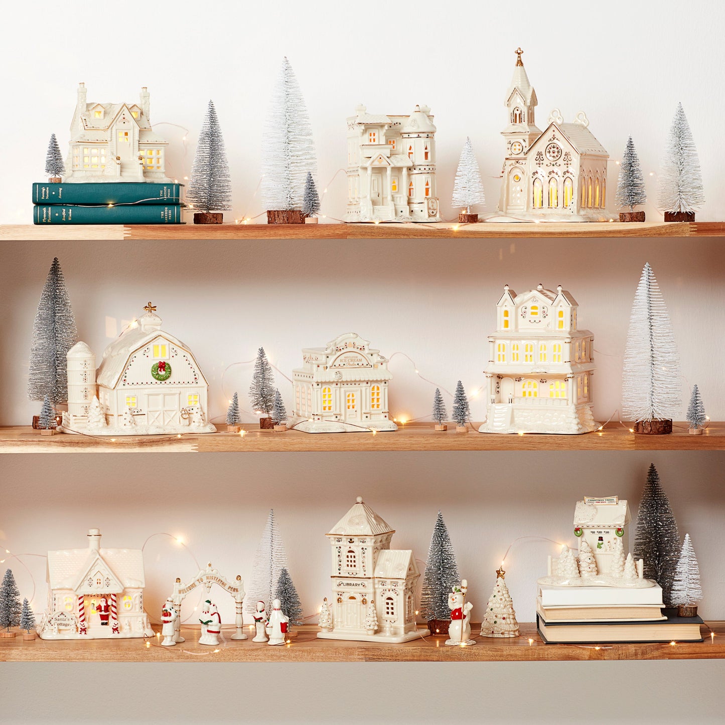 Mistletoe Park Lit Barn