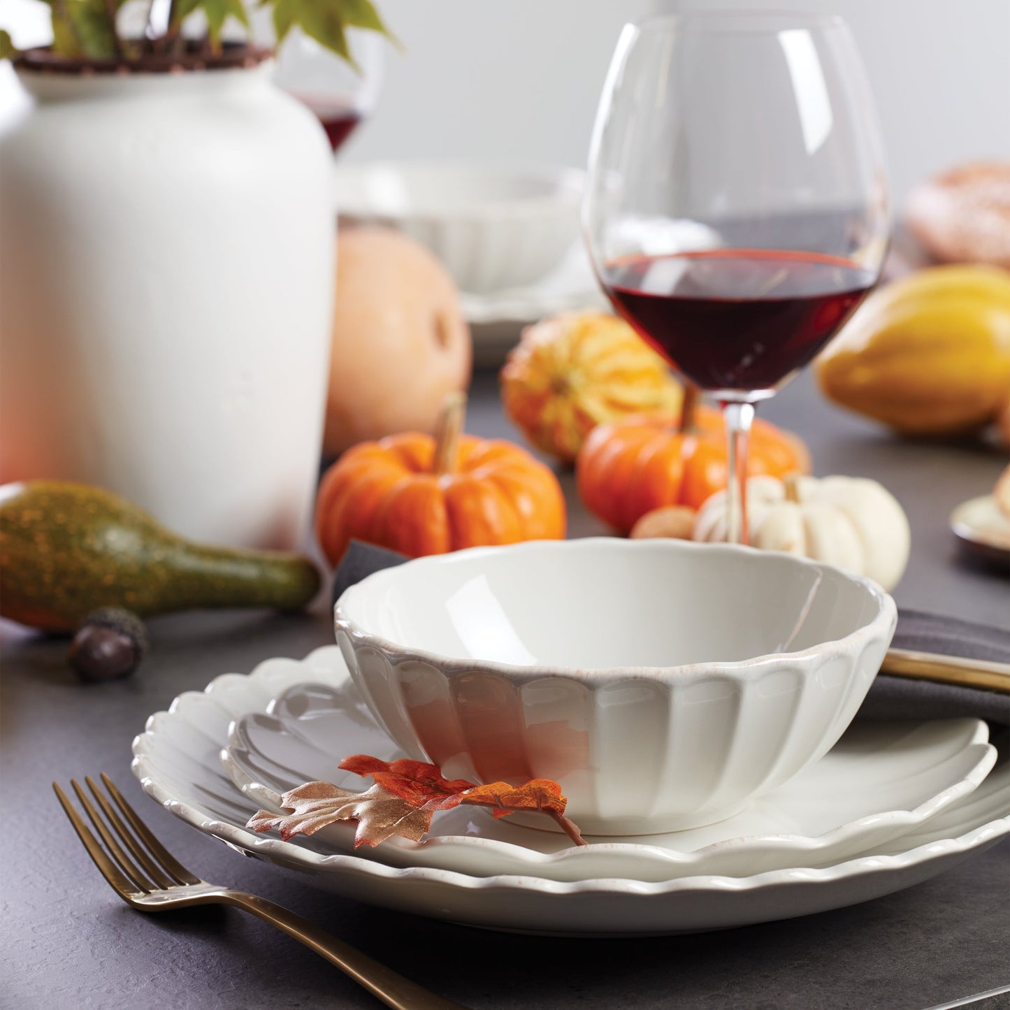 French Perle Scallop 12-Piece Dinnerware Set