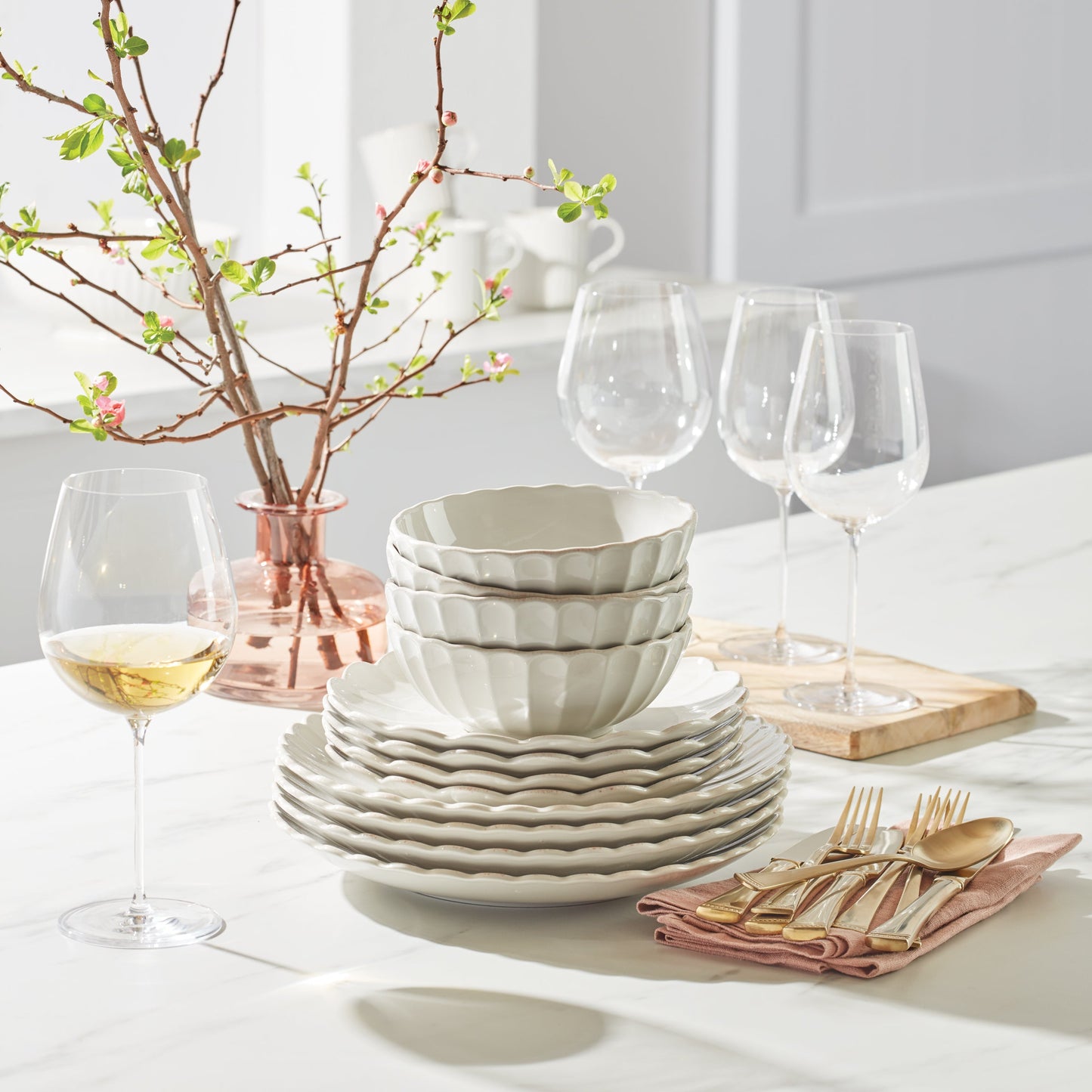 French Perle Scallop 12-Piece Dinnerware Set