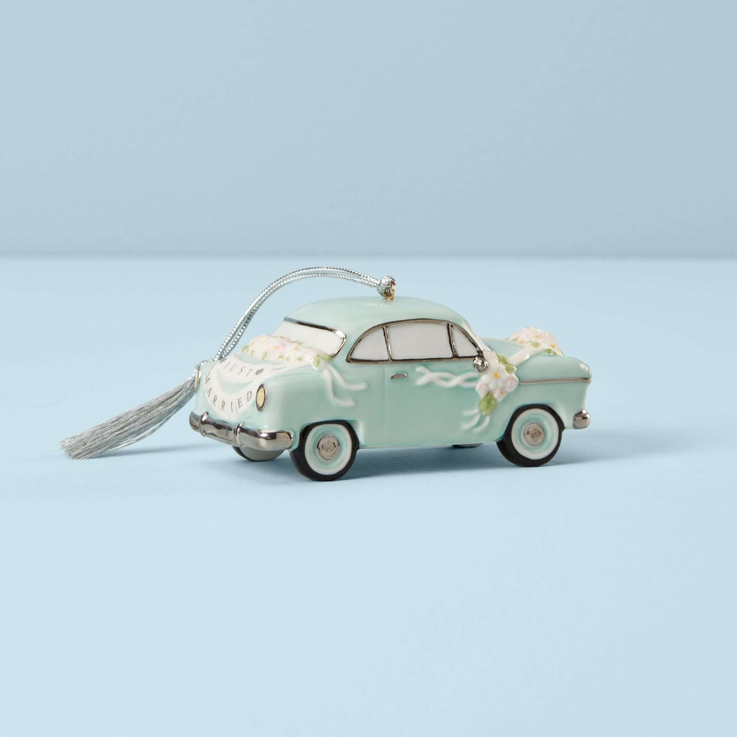 2023 Just Married Vintage Car Ornament