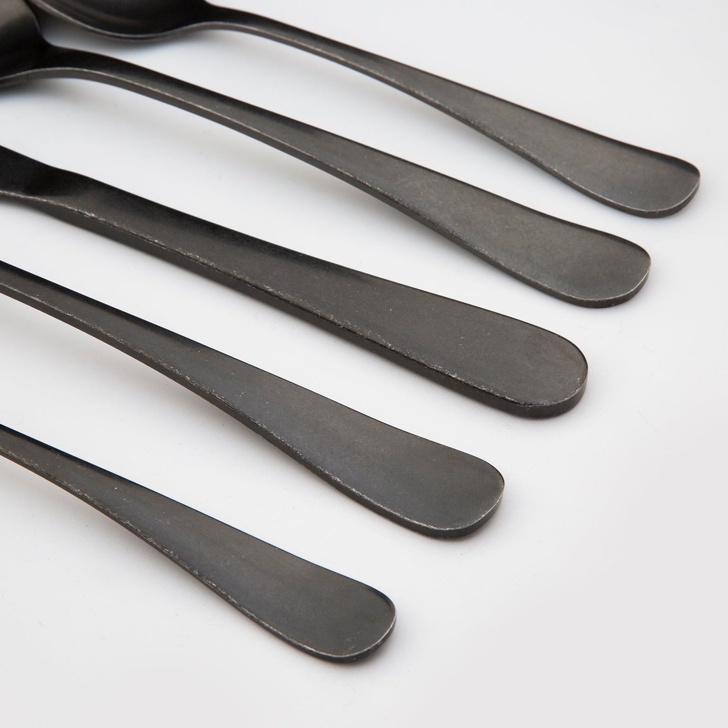 Rhiannon Black Rumble 20-Piece Flatware Set