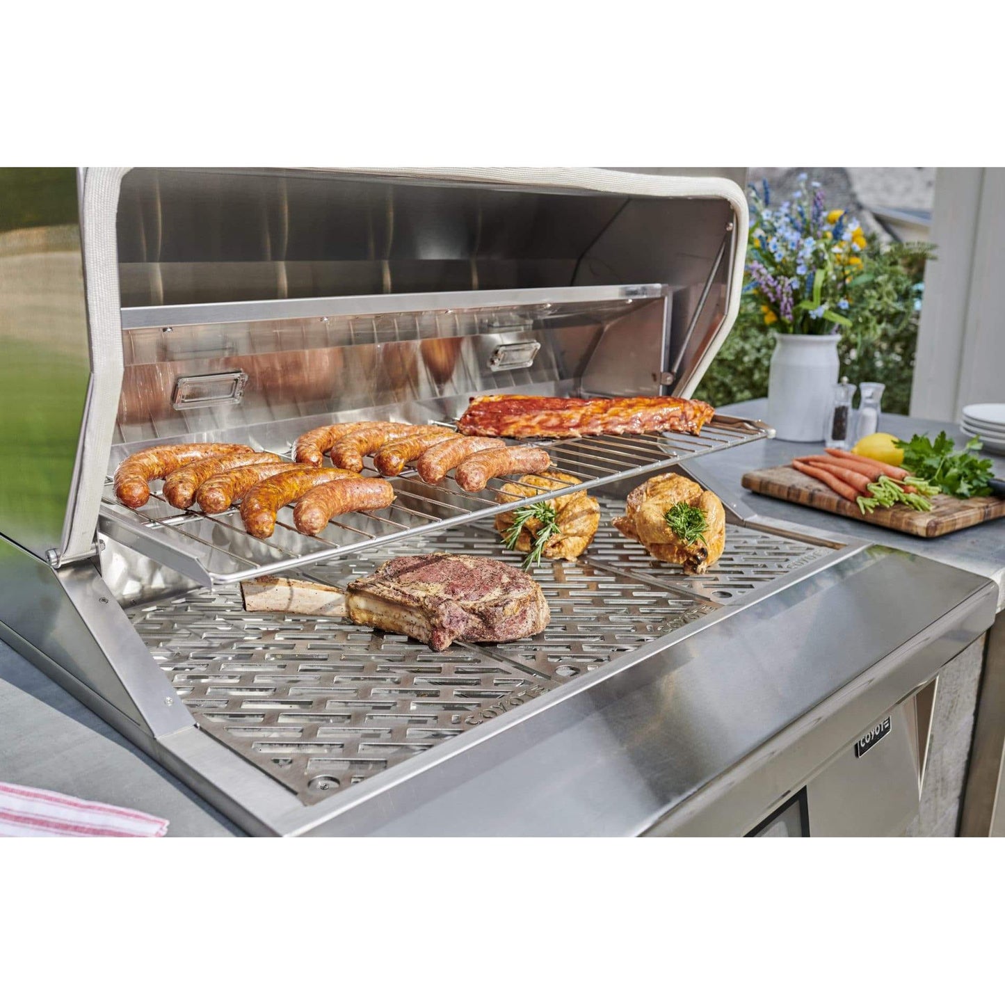 Coyote 28" Freestanding Cart Pellet Grill / C1P28-FS