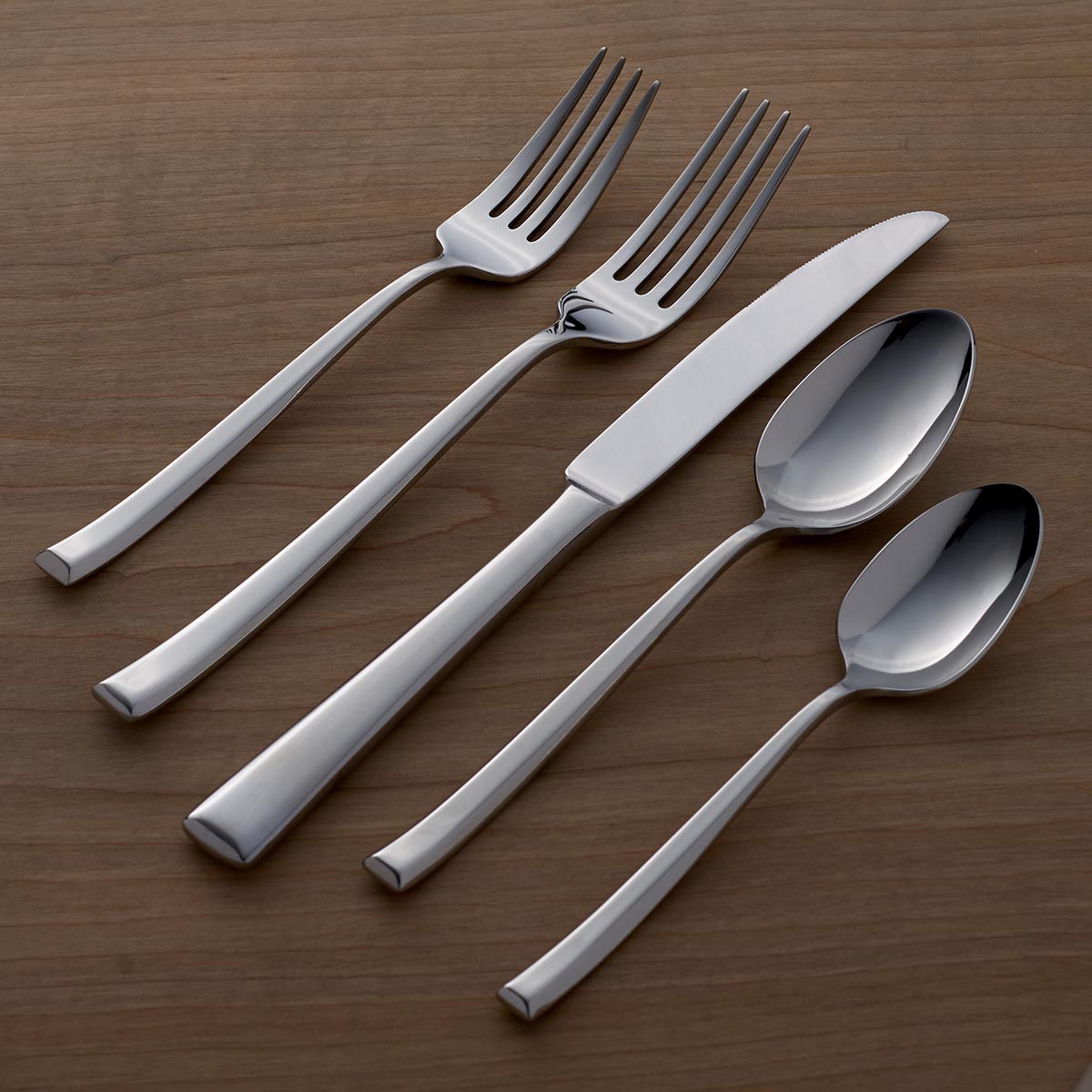 Oneida Pearce 20 Piece Fine Flatware Set