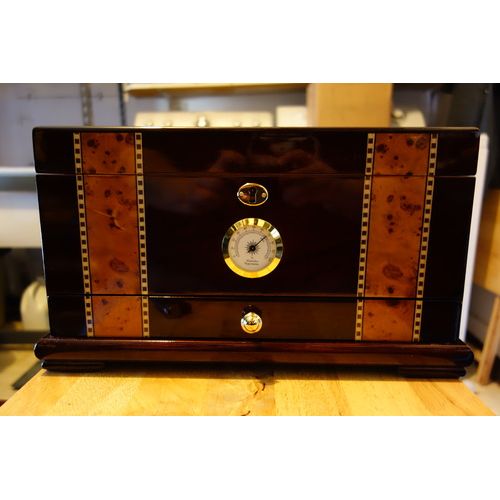 Solana Desktop Cigar Humidor w/ Rose Wood Finish | Holds 100 Cigars