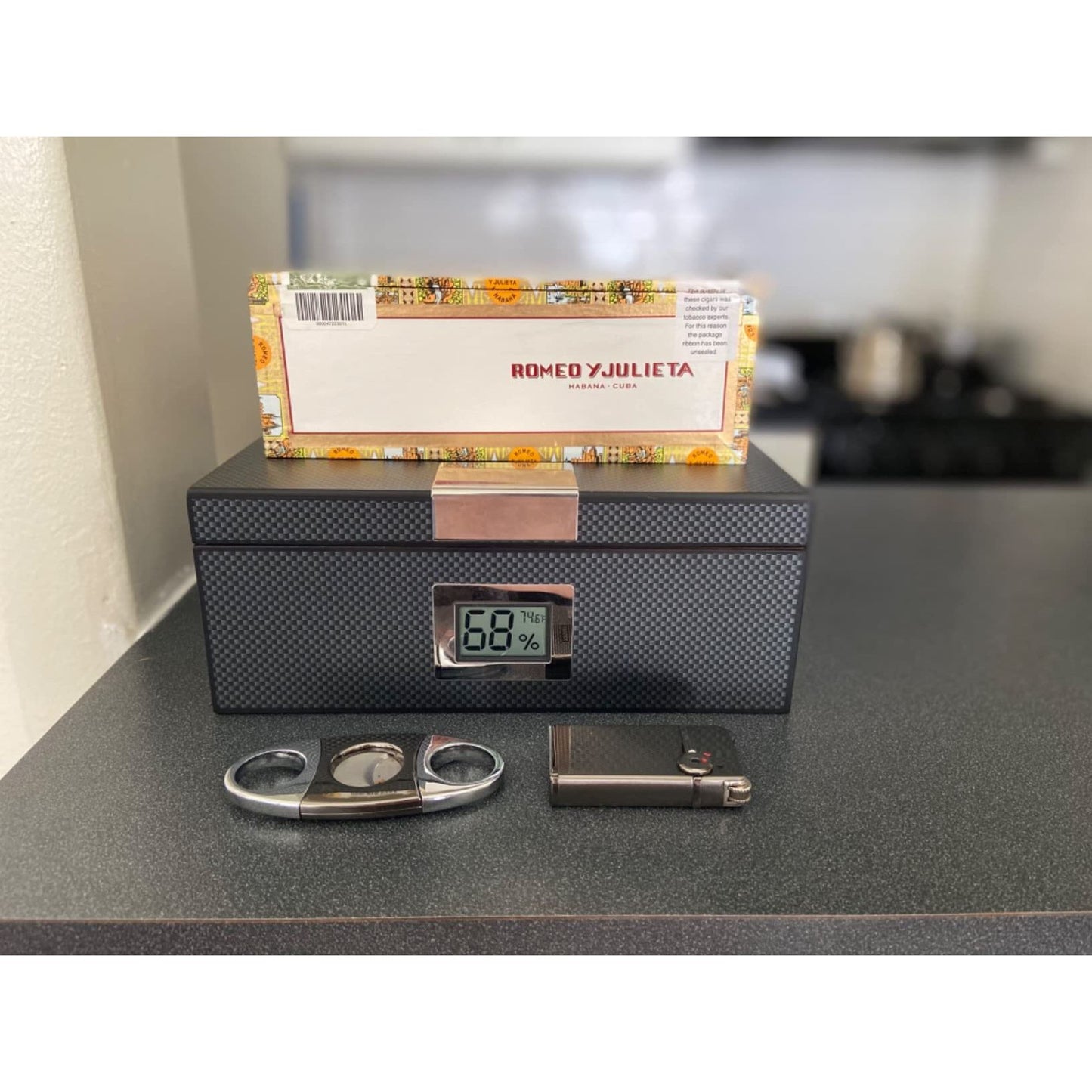 Kingston Carbon Fiber Humidor | Holds 50 Cigars