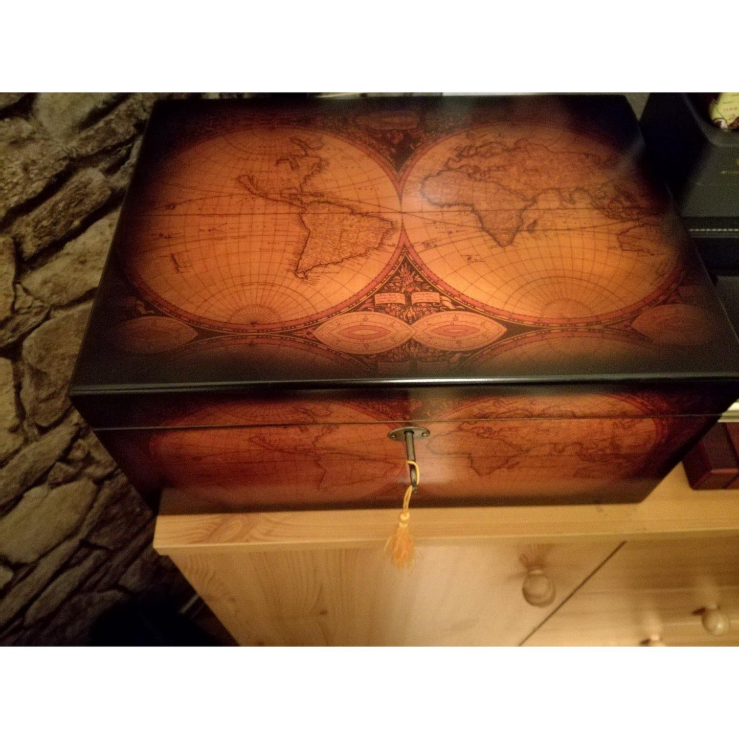Old World Desktop Cigar Humidor | Holds 100 Cigars