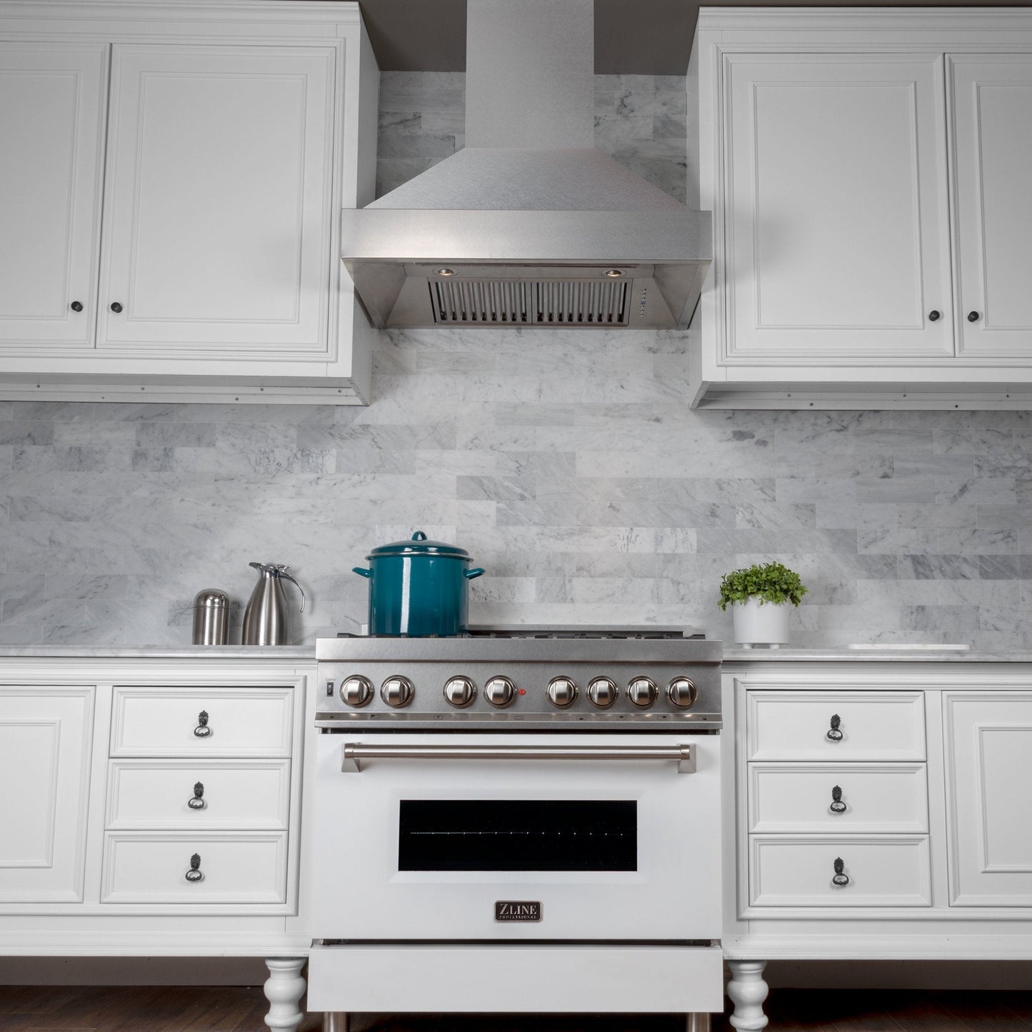 ZLINE DuraSnow® Stainless Steel Range Hood with DuraSnow® Shell (8654SN)