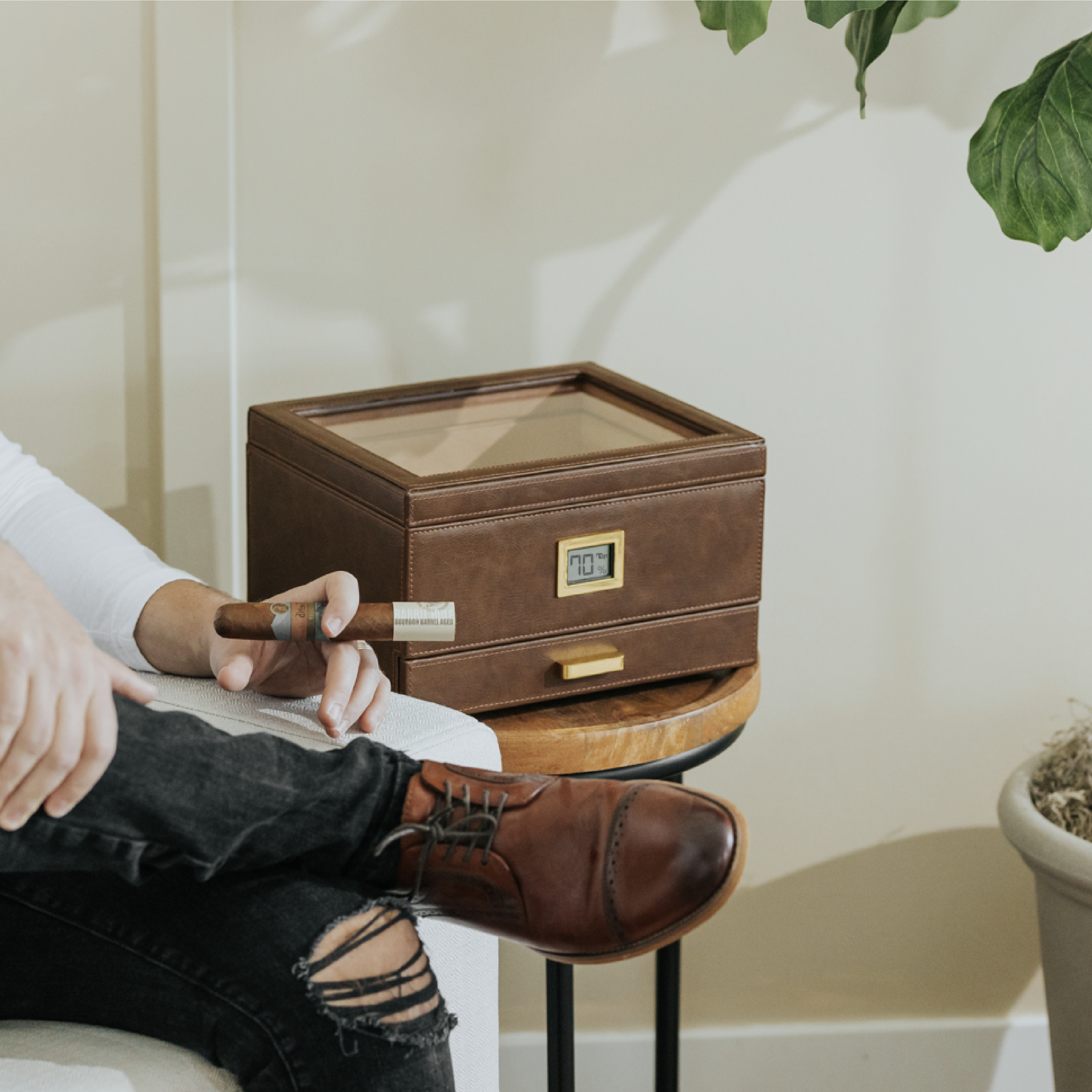 Belmont Glass Top Humidor | Holds 90 Cigars