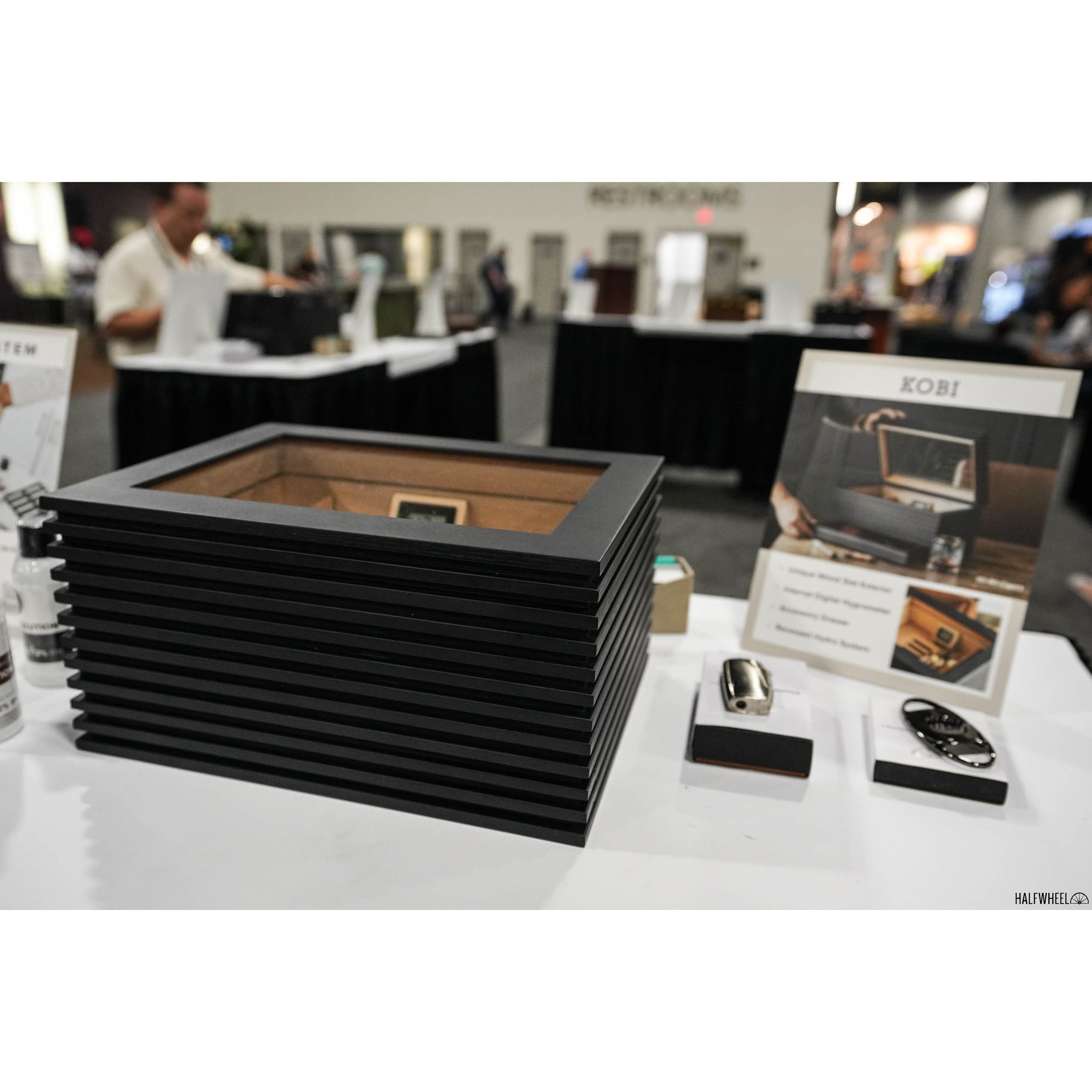 Kobi Glass Top Cigar Humidor | Holds 160 Cigars