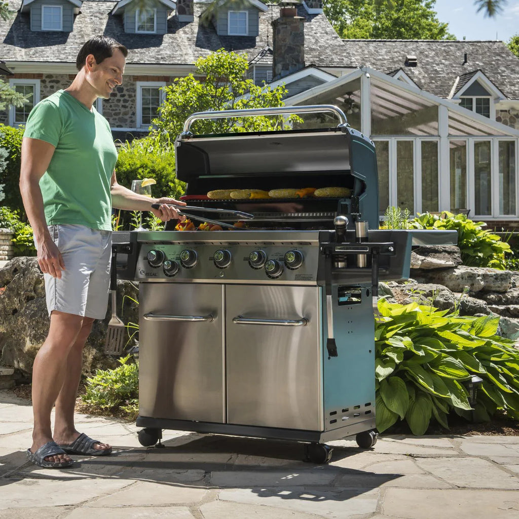 Broil King Regal S 590 PRO 5-Burner Gas Grill - With Rotisserie & Side Burner - Stainless Steel - 958344 LP / 958347 NG