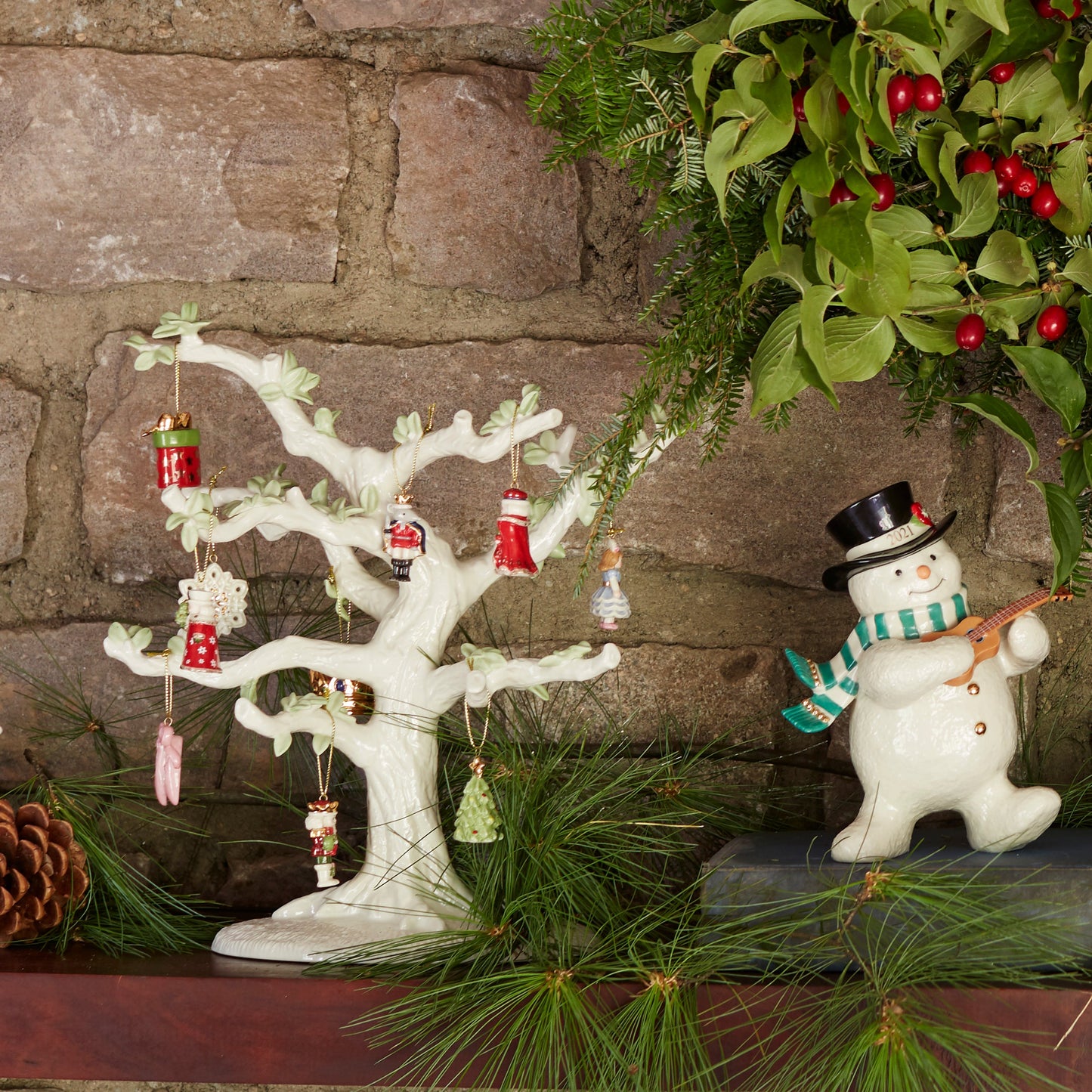 Twelve Days Of Christmas 12-Piece Ornament & Tree