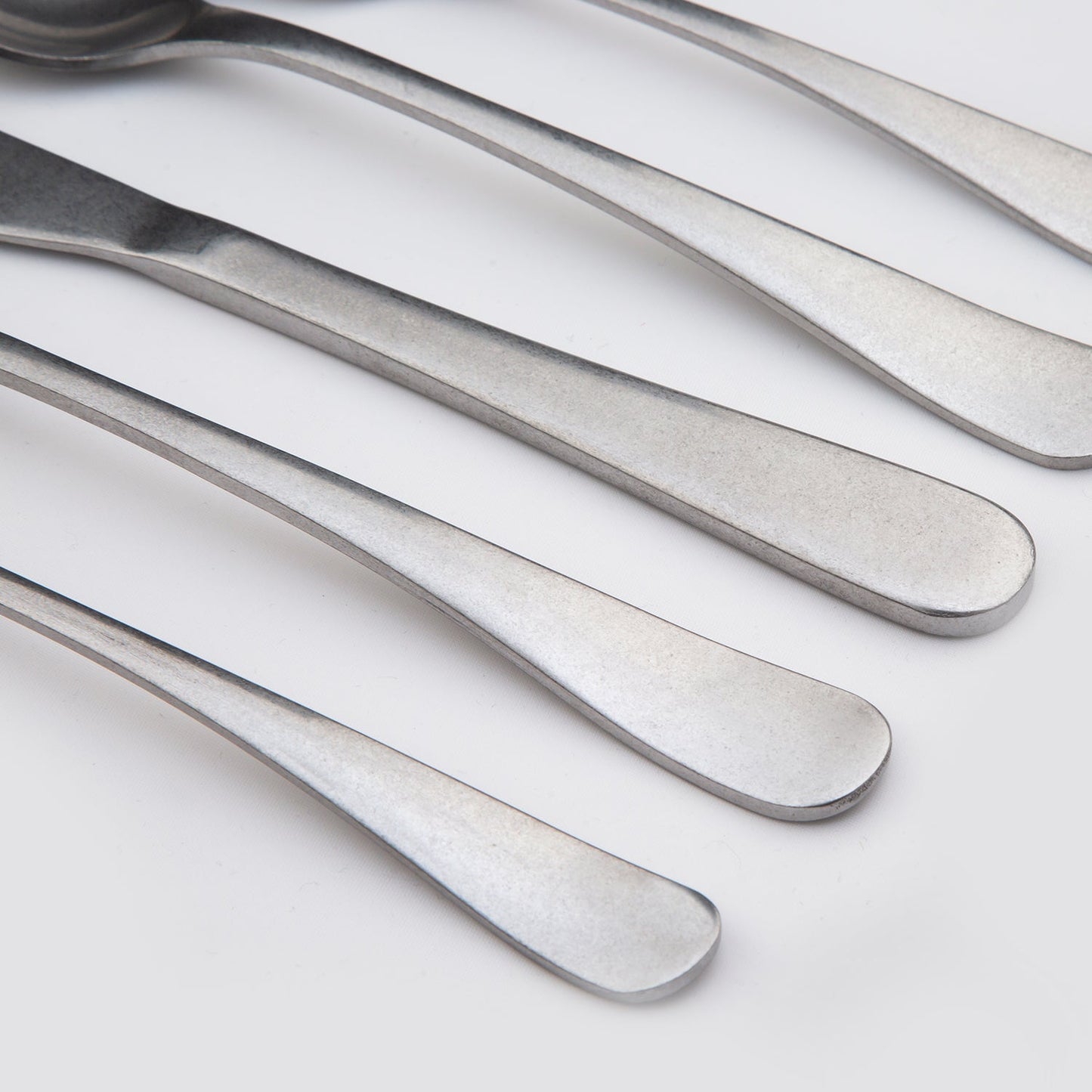 Rhiannon Rumble 20-Piece Flatware Set