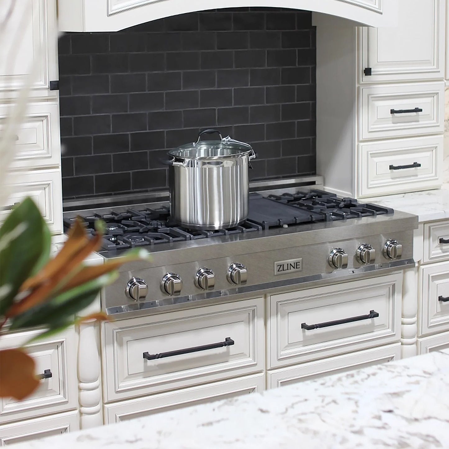 ZLINE Omega | Porcelain Gas Stovetop in Fingerprint Resistant Stainless Steel with Gas Burners and Griddle